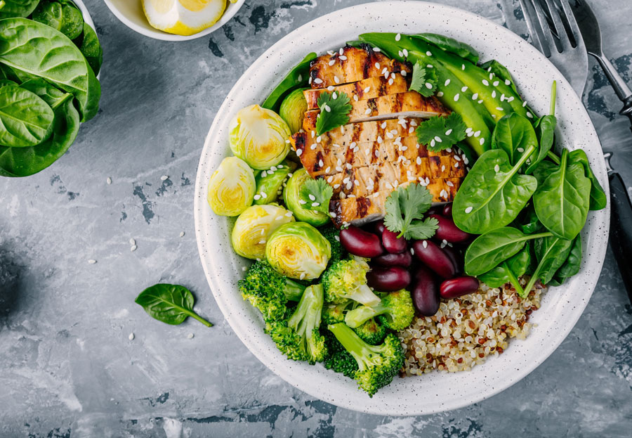 Chicken with quinoa beans and vegetables